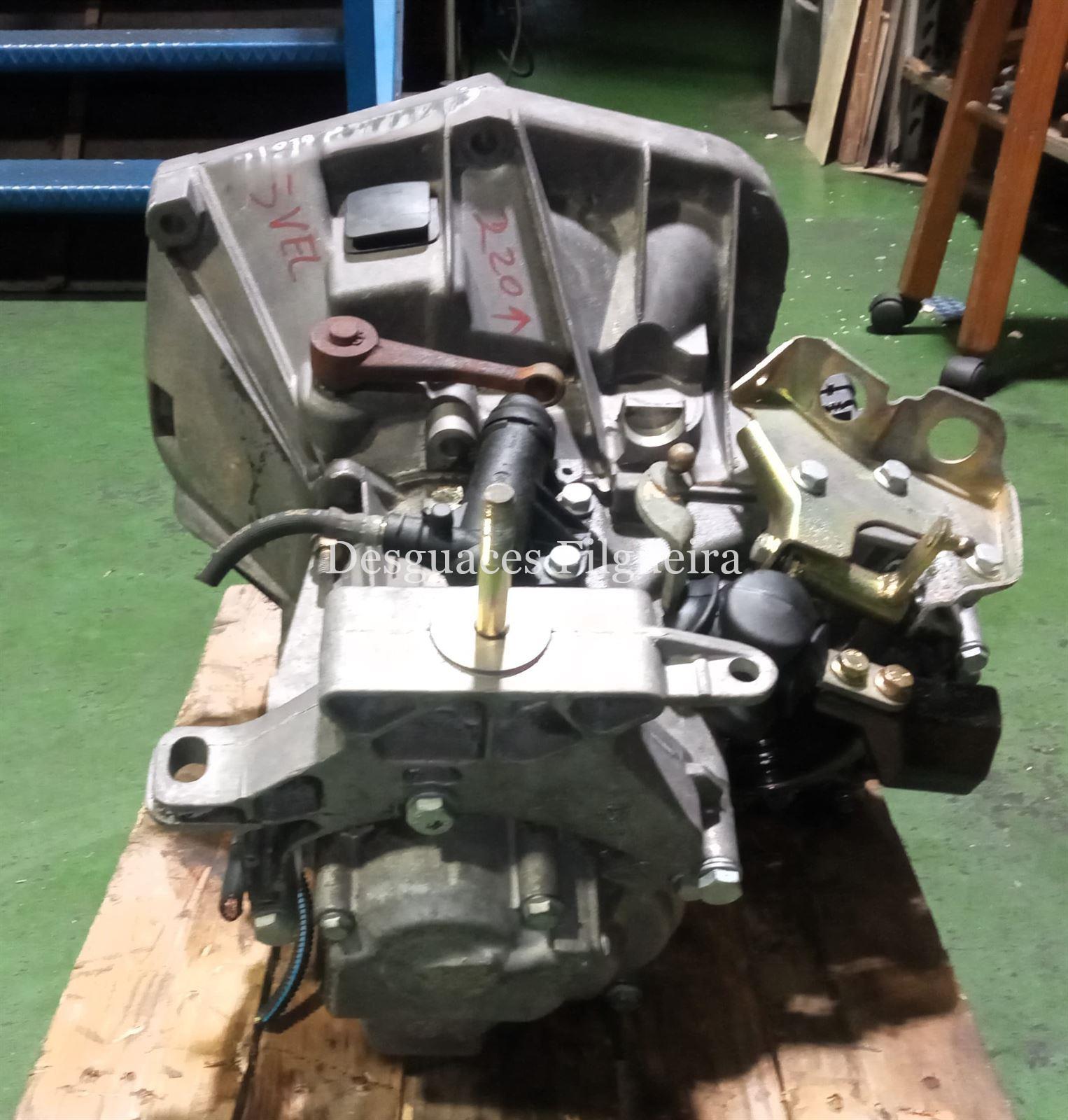 Caja de cambios manual de Fiat I Doblo Cargo, 1.9 D, 63 cv, código de motor  223A6000, año 2003. - Imagen 4