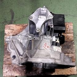 Caja de cambios manual de Ford Fiesta V 1.4 16 v, 80cv, código de motor FXJB, año 2002. - Imagen 2