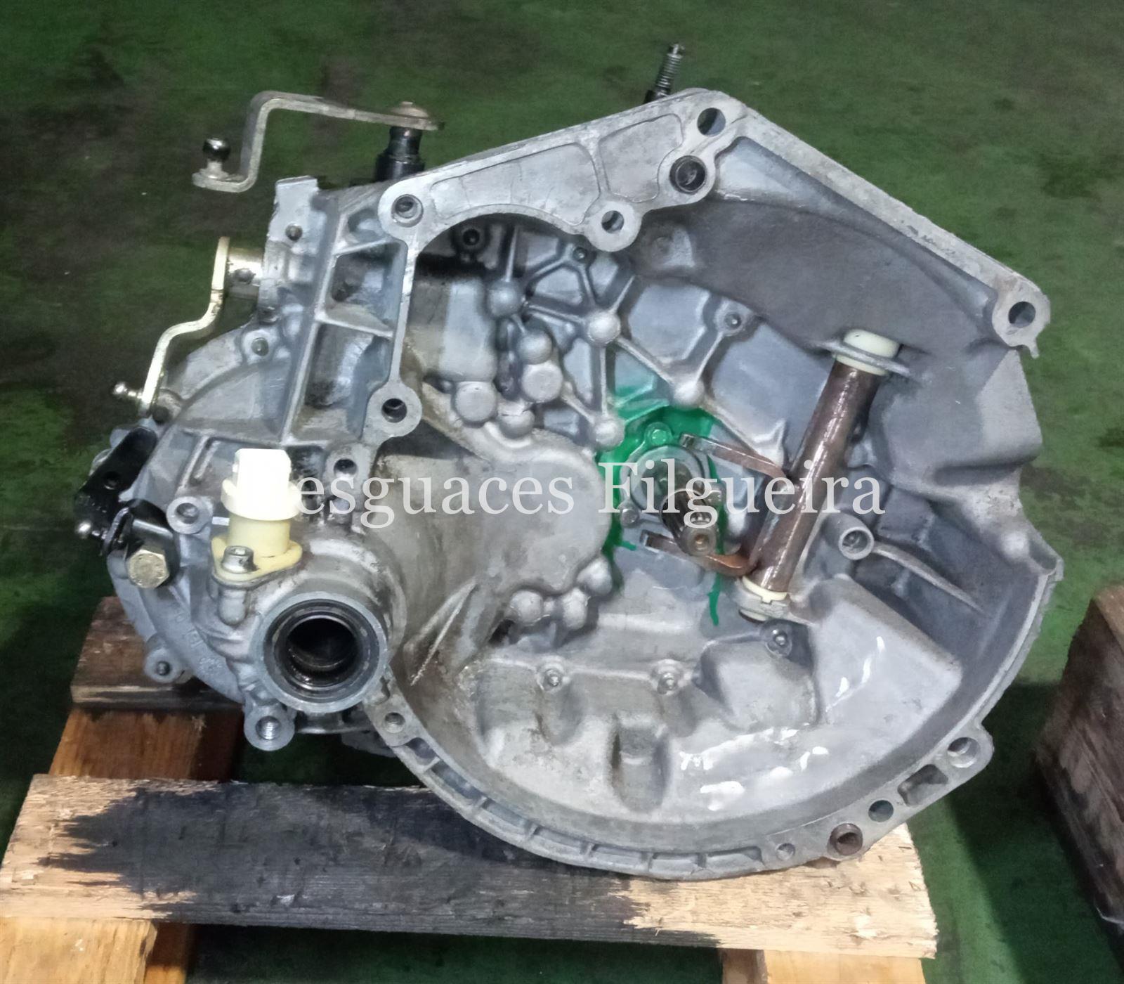 Caja de cambios manual de Peugeot 206, 1.4 i, 75 cv, código de motor KFW, año 2002. - Imagen 1