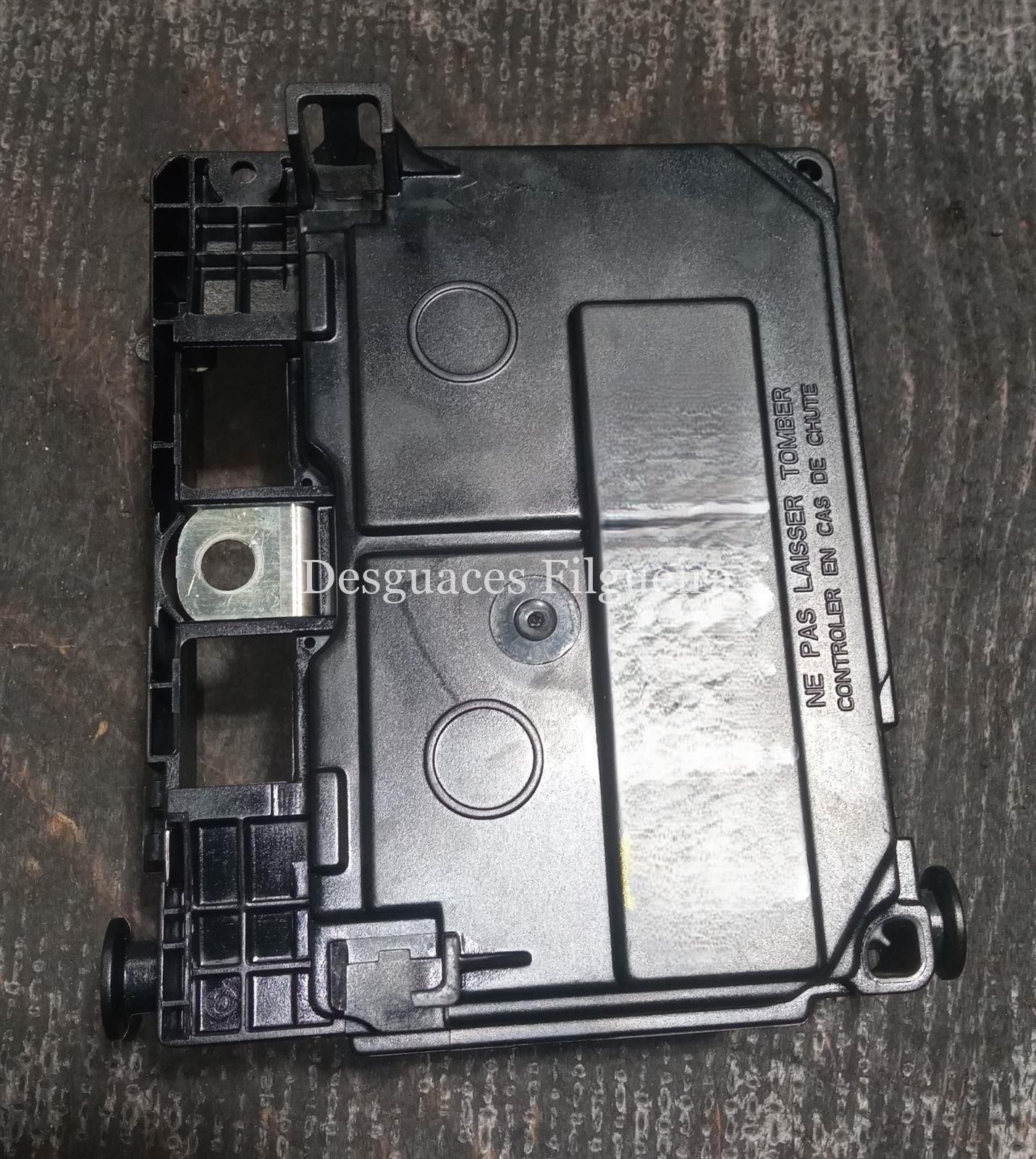 Caja fusibles/relé de Citroen C4 1.6 HDi, 90 cv, código de motor 9HX, año 2008. - Imagen 2