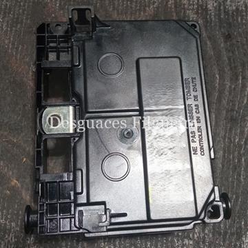 Caja fusibles/relé de Citroen C4 1.6 HDi, 90 cv, código de motor 9HX, año 2008. - Imagen 2