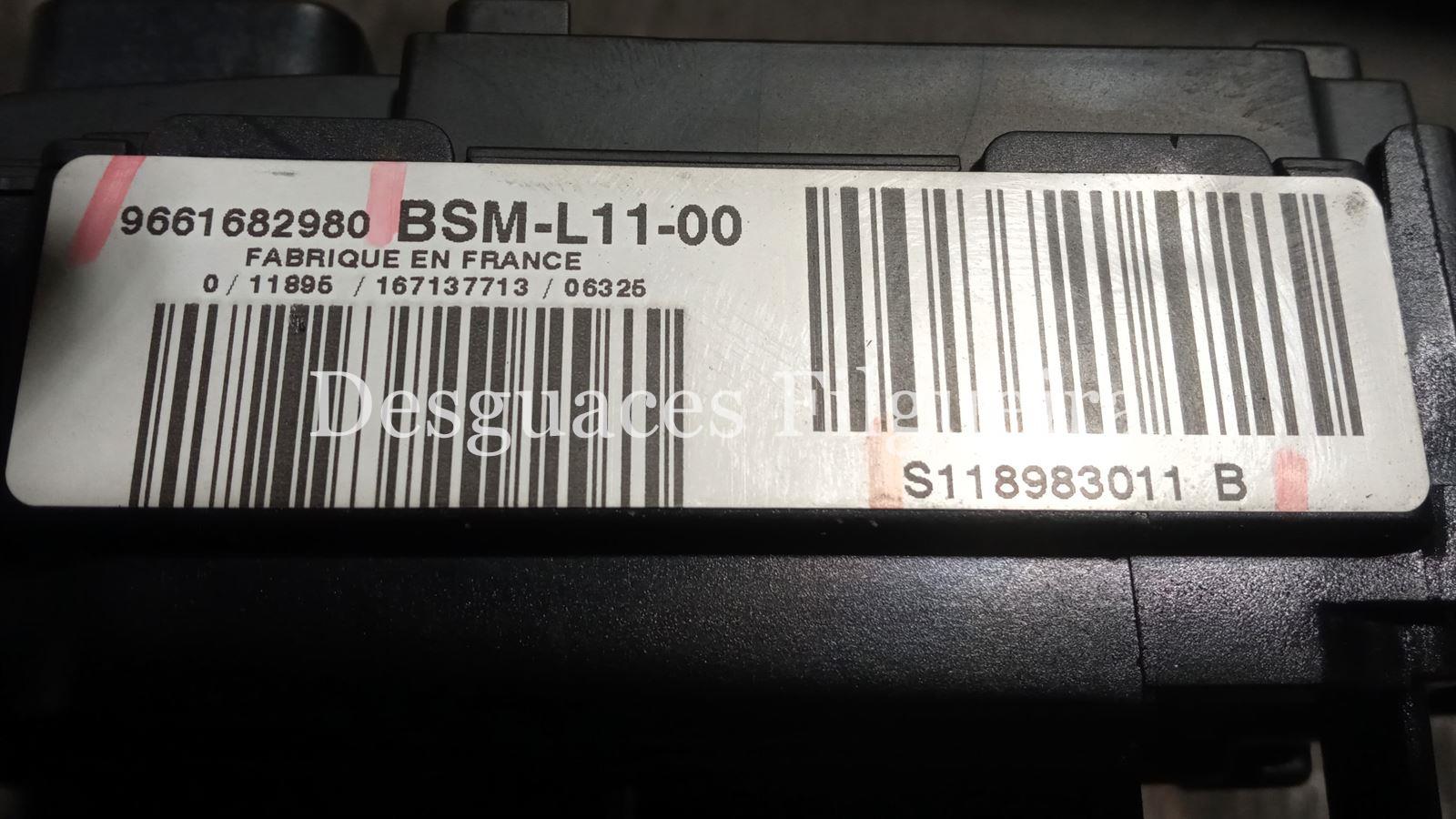 Caja fusibles/relé de Citroen C4 Berlina 1.6 HDi, código de motor 9HY, 109 cv, año 2006. - Imagen 2