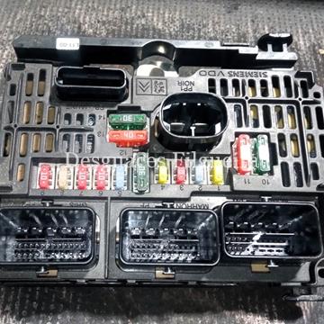 Caja Fusibles/Relé de Citroen C4 Coupe, 1.4 16v, 88 cv, año 2007. - Imagen 1