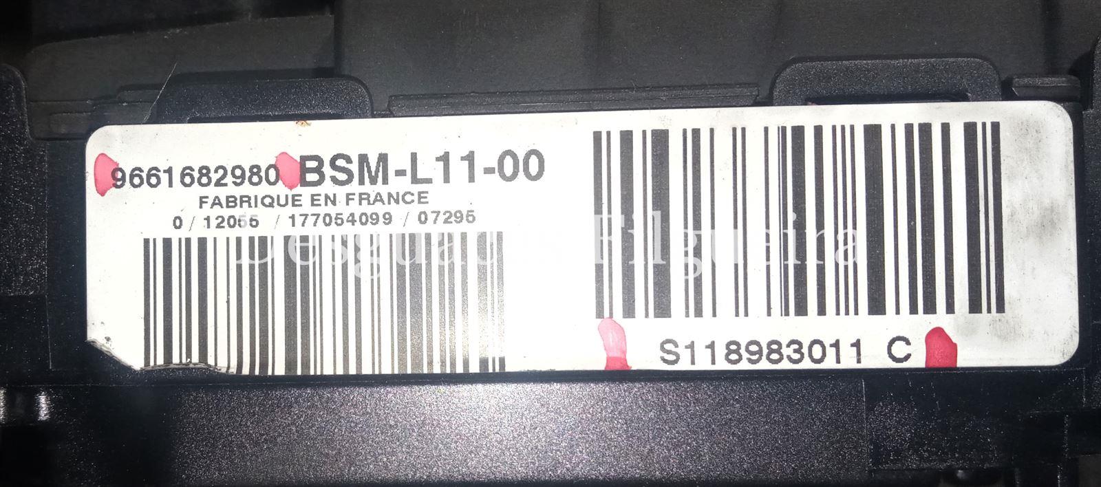 Caja Fusibles/Relé de Citroen C4 Coupe, 1.4 16v, 88 cv, año 2007. - Imagen 2