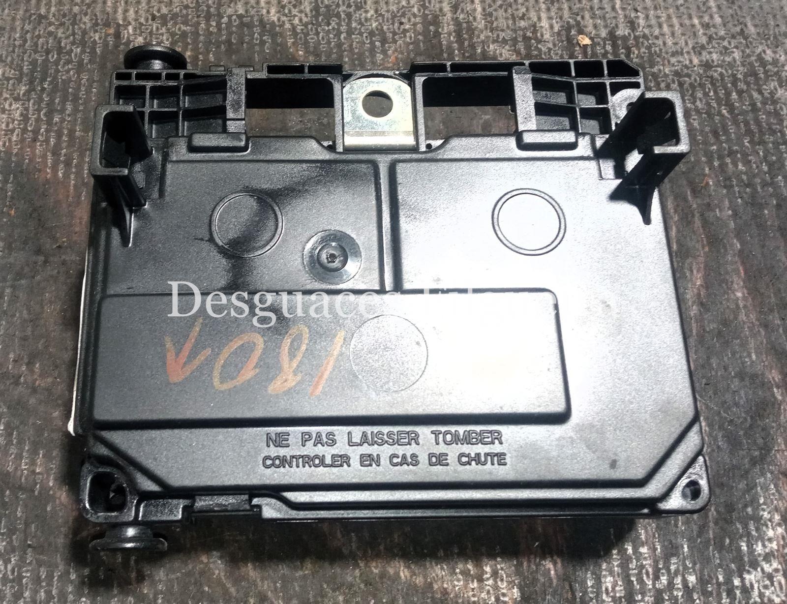 Caja Fusibles/Relé de Citroen C4 Coupe, 1.4 16v, 88 cv, año 2007. - Imagen 3