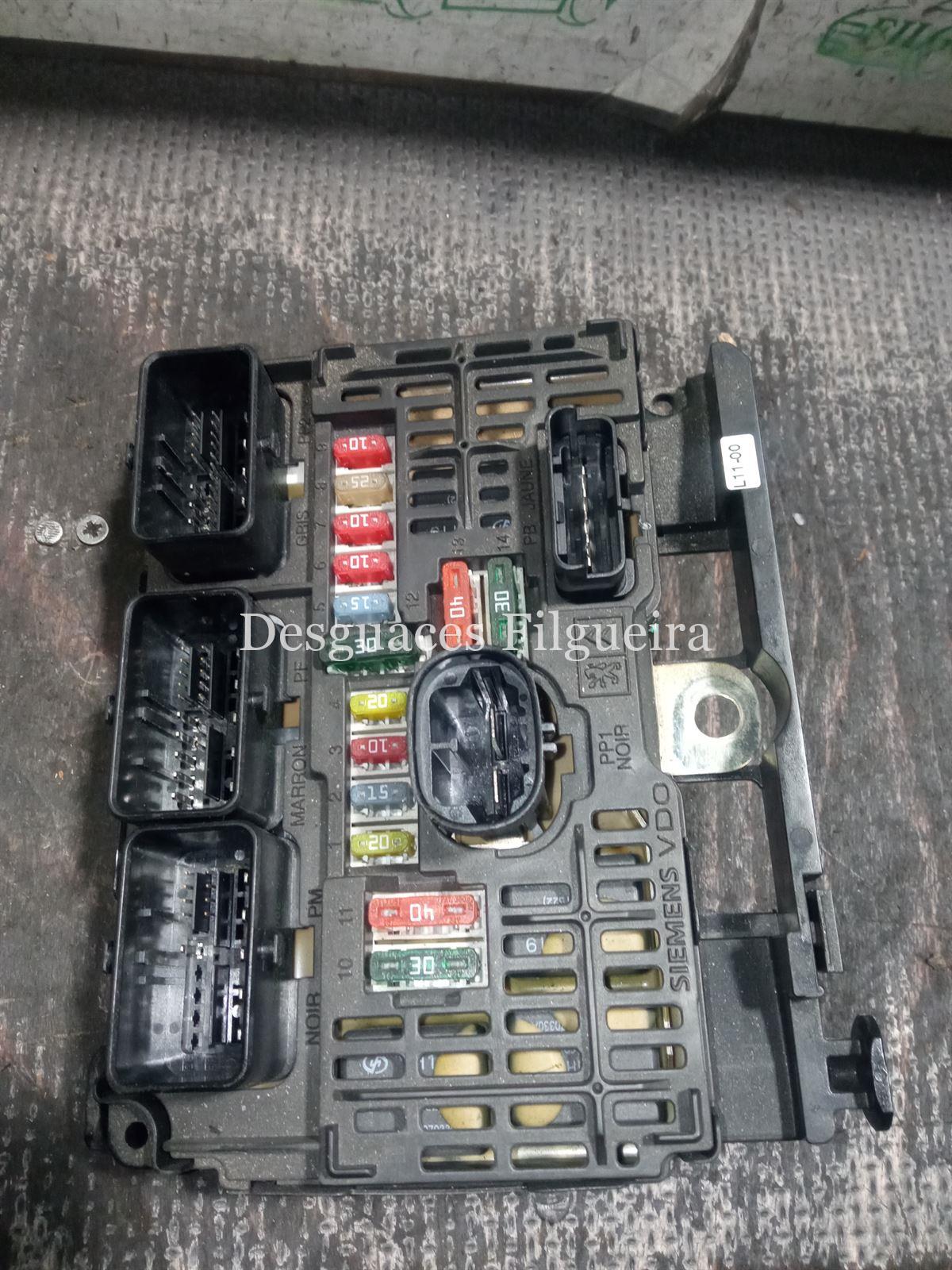 Caja Fusibles/Relé de Citroen C4 Coupe, 1.4 16v, 88 cv, año 2007. - Imagen 4