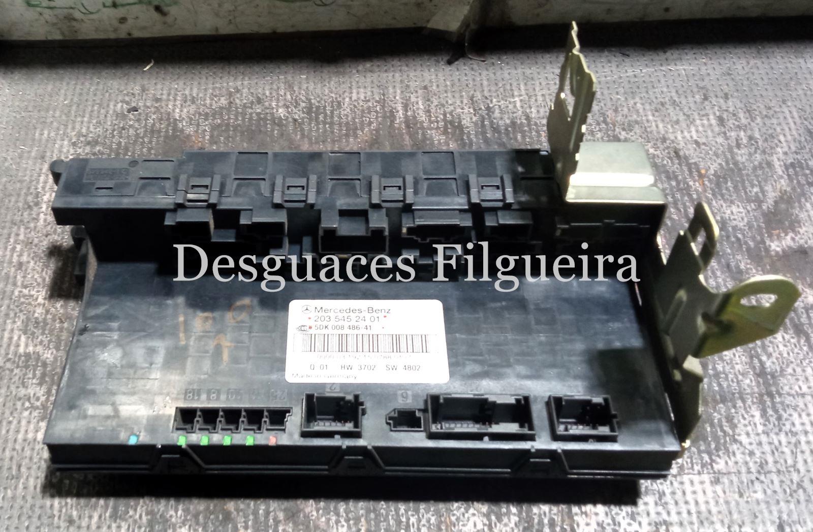 Caja fusibles / relés de Mercedes-Benz Clase C W203, 2.2 C200 CDI, 122 cv, código de motor 646.962, año 2003. - Imagen 4