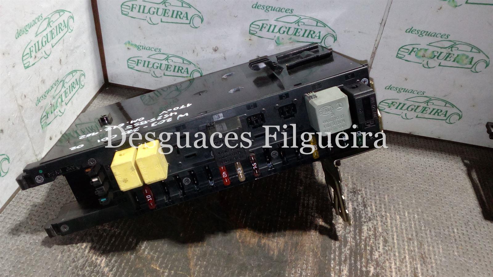 Caja fusibles/relés de Mercedes clase C W203 2.7 270 CDI OM 612.962 - Imagen 1