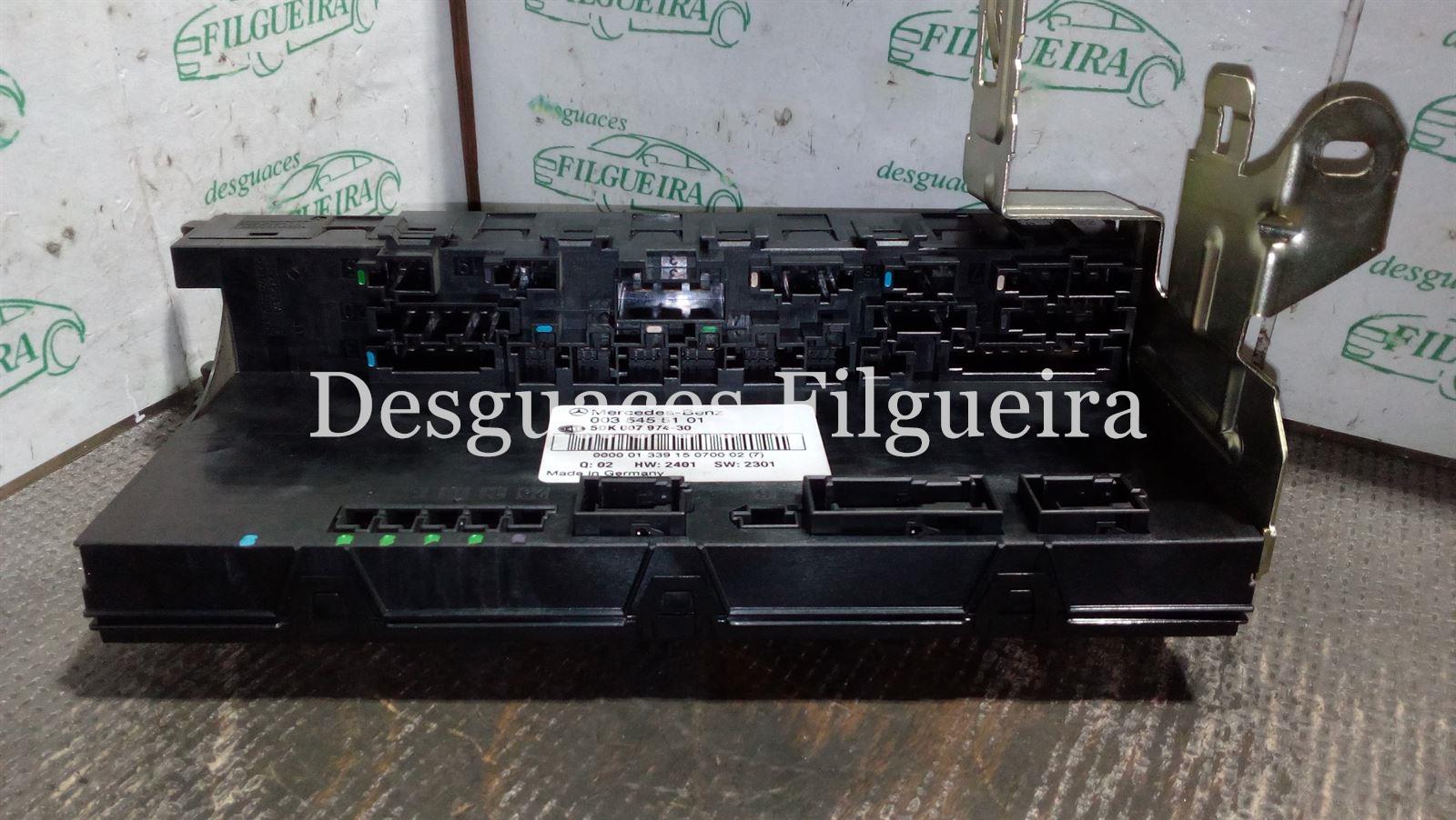 Caja fusibles/relés de Mercedes clase C W203 2.7 270 CDI OM 612.962 - Imagen 3