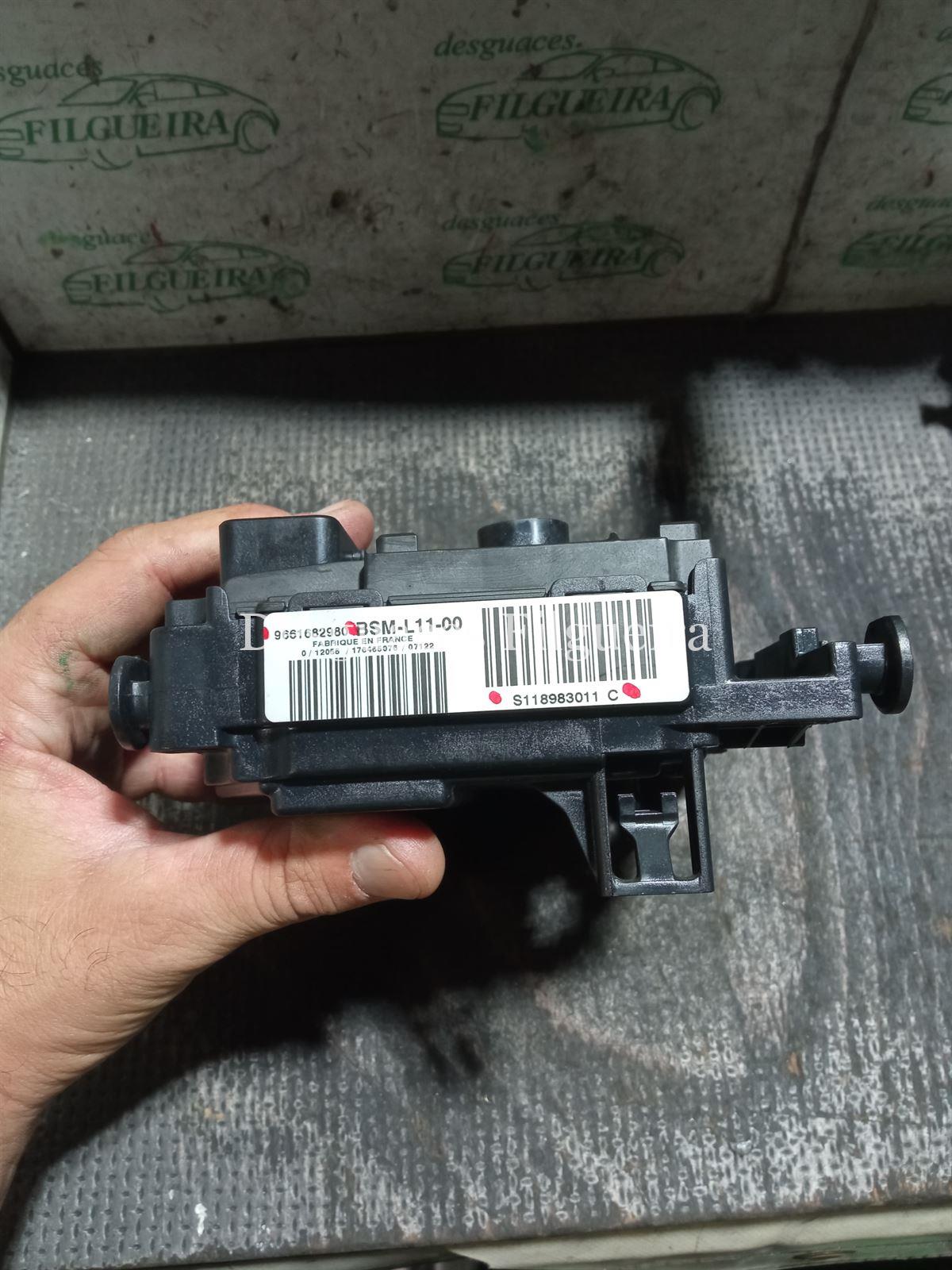 Caja relés BSM Citroen C5 1.6 HDI 9661682980 - Imagen 2