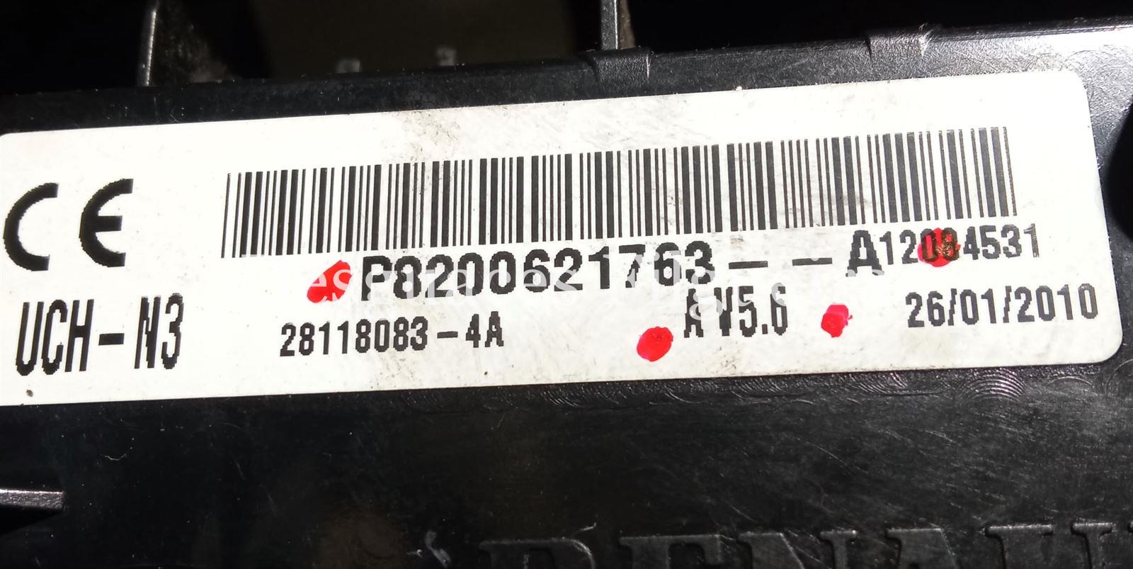 Caja relés de Renault Clio II Fase II 1.2, 58 cv, código de motor D7FG7, año 2002. - Imagen 2