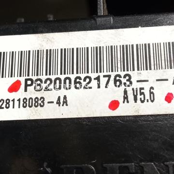 Caja relés de Renault Clio II Fase II 1.2, 58 cv, código de motor D7FG7, año 2002. - Imagen 2