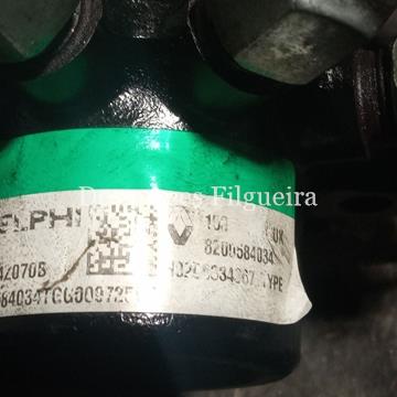 CONJUNTO BOMBA INYECTORA de Renault Kangoo II 1.5 Authentique, 68 cv, código de motor K9K A8, año 2009. - Imagen 2