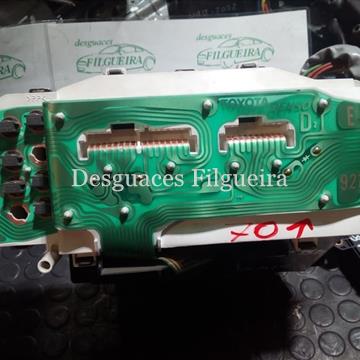 Cuadro relojes Toyota Yaris 1. 0 16V - Imagen 2