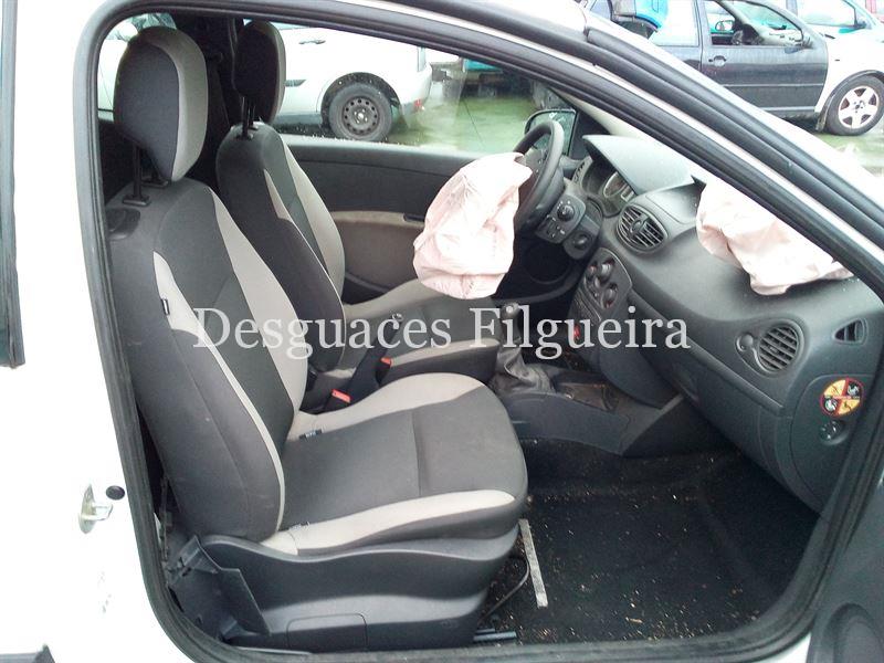 Despiece Renault Clio III 1. 2 16V - Imagen 2