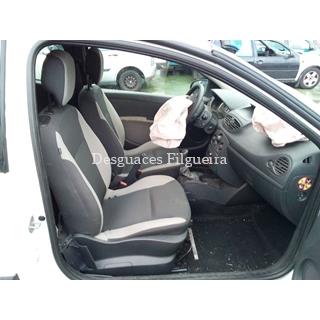 Despiece Renault Clio III 1. 2 16V - Imagen 2