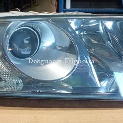 Faro derecho xenon Skoda Octavia Combi 2.0 TDI RS - Imagen 1
