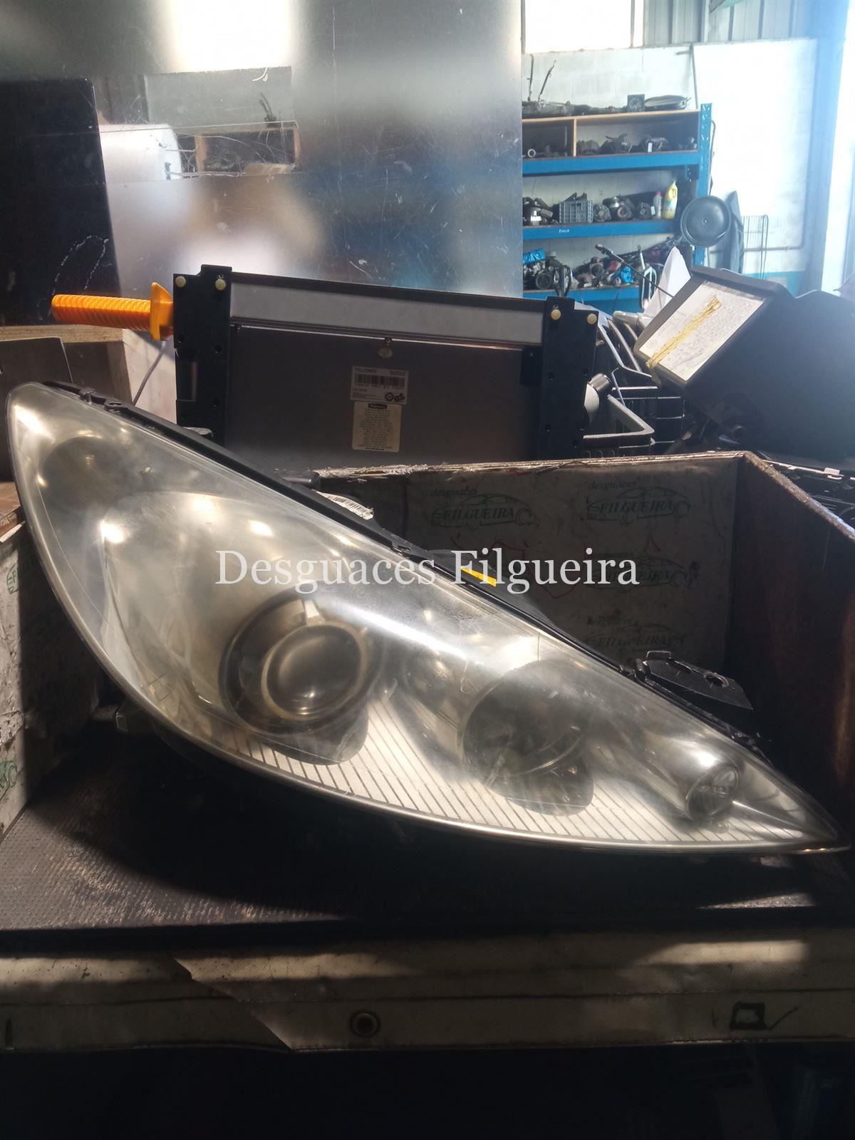 Faro xenon de derecho de Peugeot 308 2.0 HDi, 136 cv, 2.0 HDi, código de motor RHR, año 2008. - Imagen 1