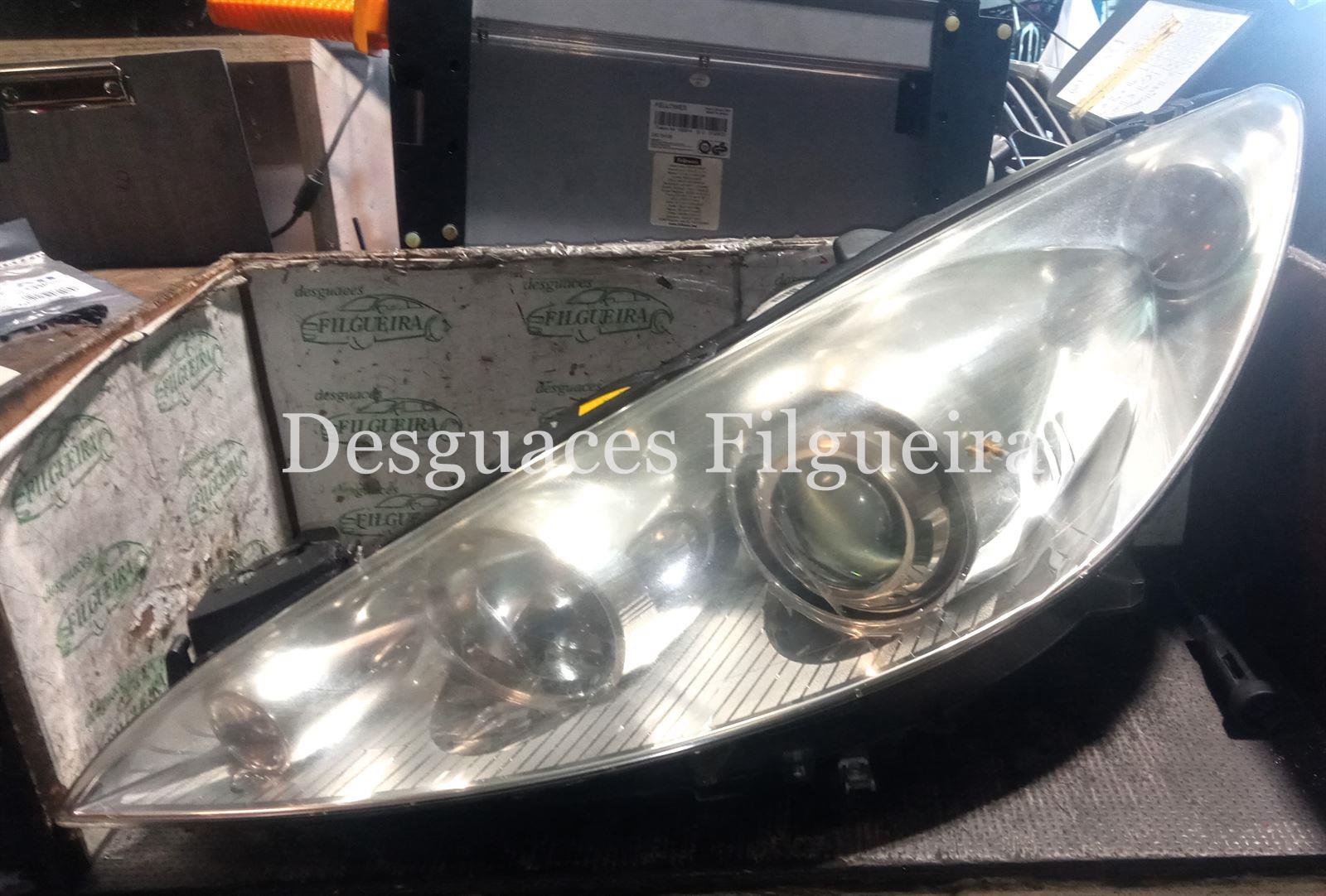 Faro xenon izquierdo de Peugeot 308 2.0 HDi, 136 cv, código de motor RHR, año 2008. - Imagen 1