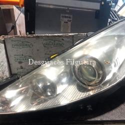 Faro xenon izquierdo de Peugeot 308 2.0 HDi, 136 cv, código de motor RHR, año 2008. - Imagen 1