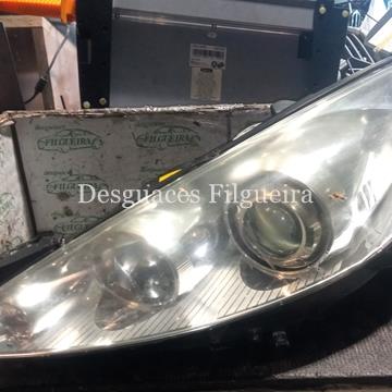 Faro xenon izquierdo de Peugeot 308 2.0 HDi, 136 cv, código de motor RHR, año 2008. - Imagen 1