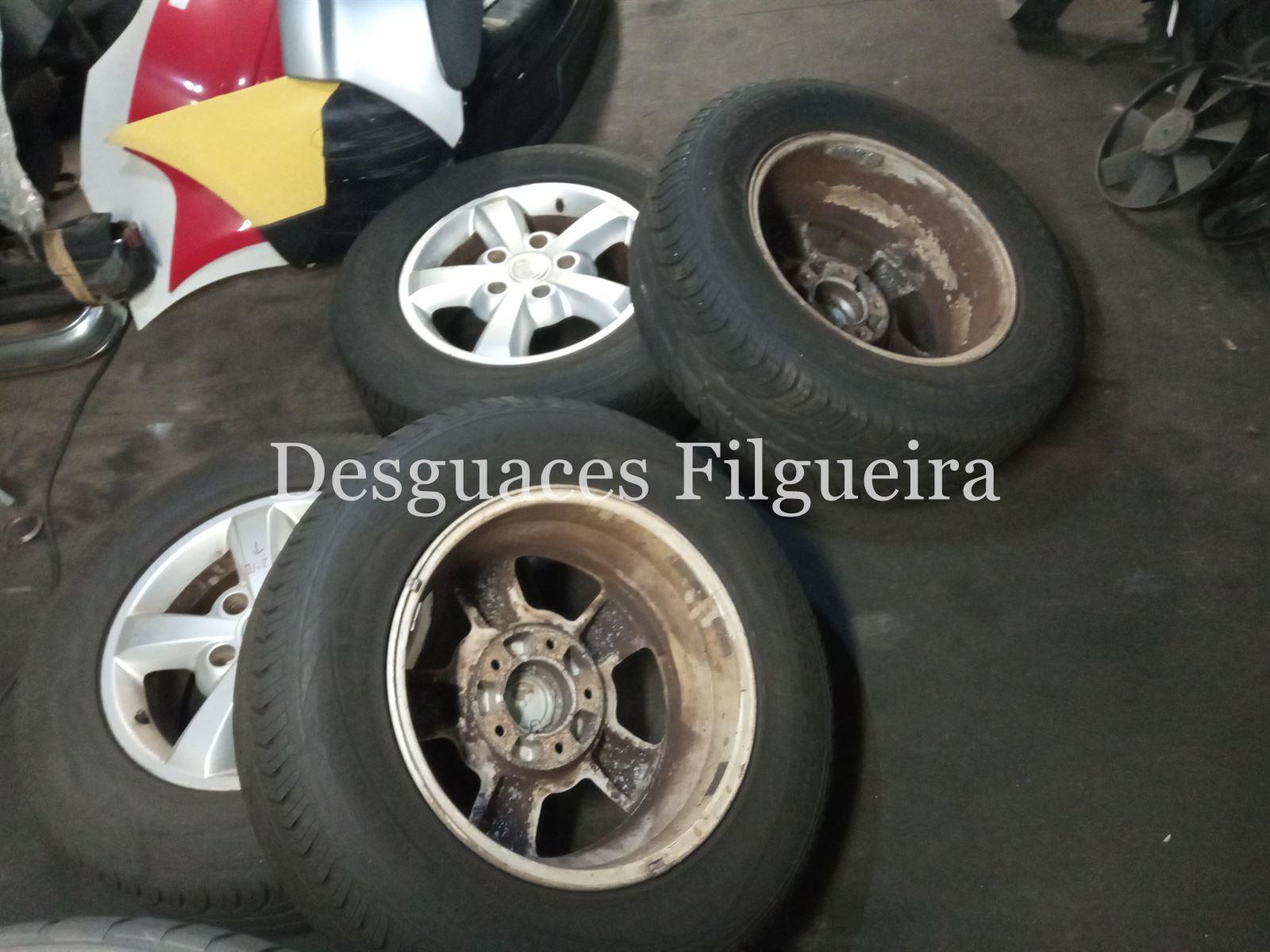 Juego de llantas de Kia Sorento 2.5 CRDi, 170 cv, año 2007. 245/65R17. - Imagen 1