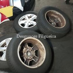 Juego de llantas de Kia Sorento 2.5 CRDi, 170 cv, año 2007. 245/65R17. - Imagen 1
