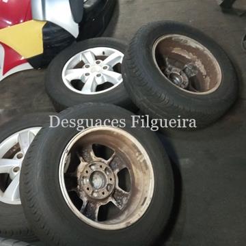 Juego de llantas de Kia Sorento 2.5 CRDi, 170 cv, año 2007. 245/65R17. - Imagen 1