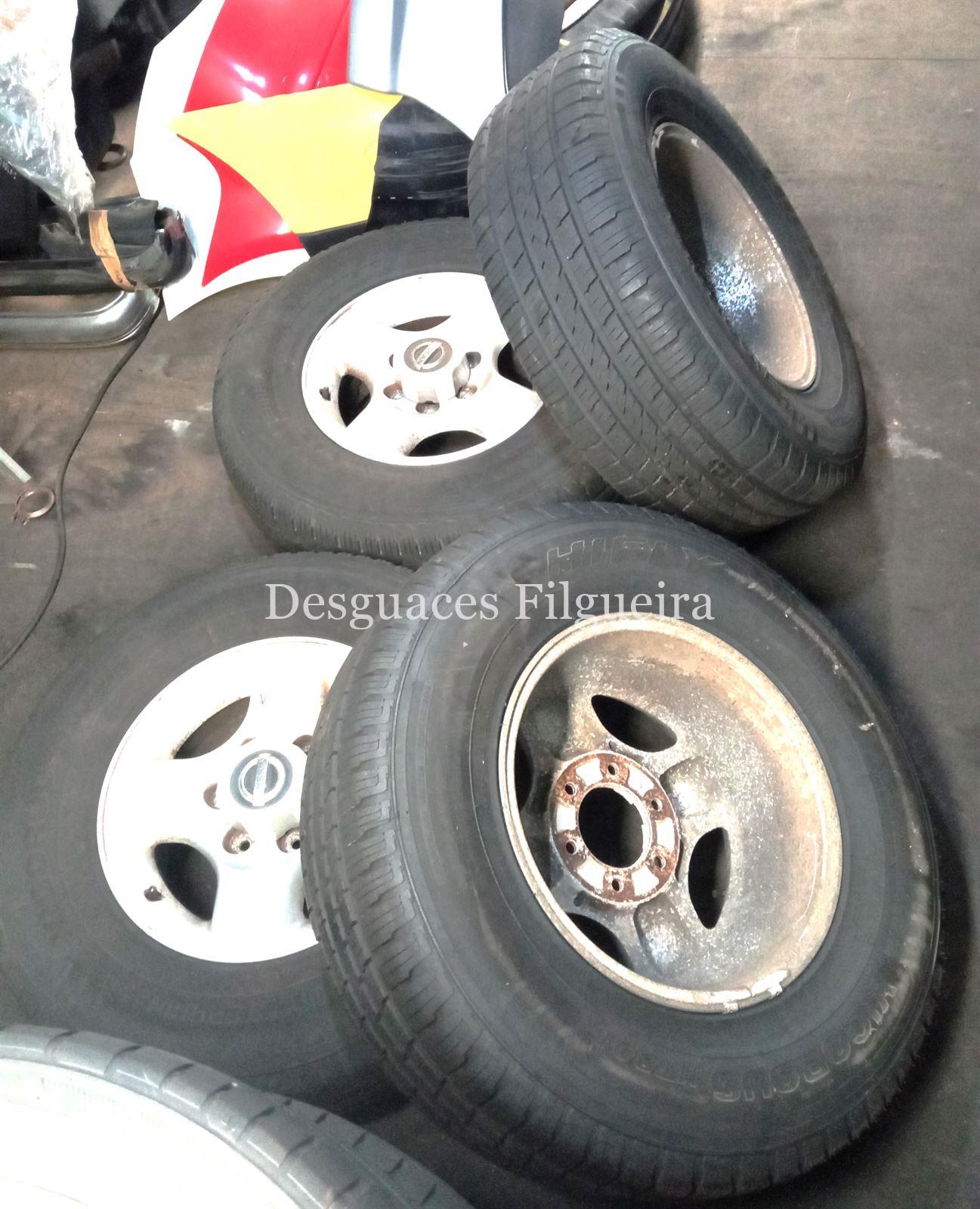 Juego de llantas de Nissan Navara Pickup 2.5 TDI D22, año 2005. - Imagen 1