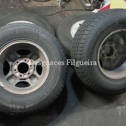 Juego de llantas de Nissan Navara Pickup 2.5 TDI D22, año 2005. - Imagen 2