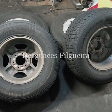 Juego de llantas de Nissan Navara Pickup 2.5 TDI D22, año 2005. - Imagen 2