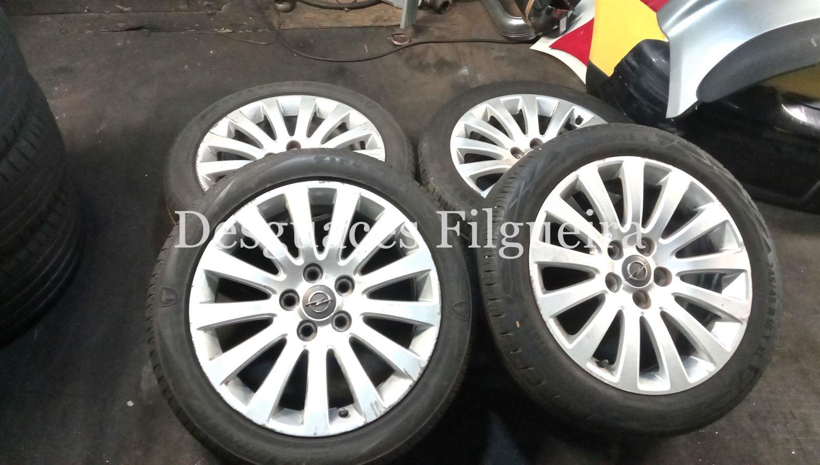 Juego de llantas de Opel Astra J Sport Tourer 1.6, 136 cv, año 2016. 245/45R18 - Imagen 1