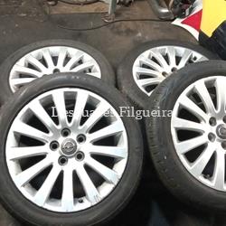 Juego de llantas de Opel Astra J Sport Tourer 1.6, 136 cv, año 2016. 245/45R18 - Imagen 1