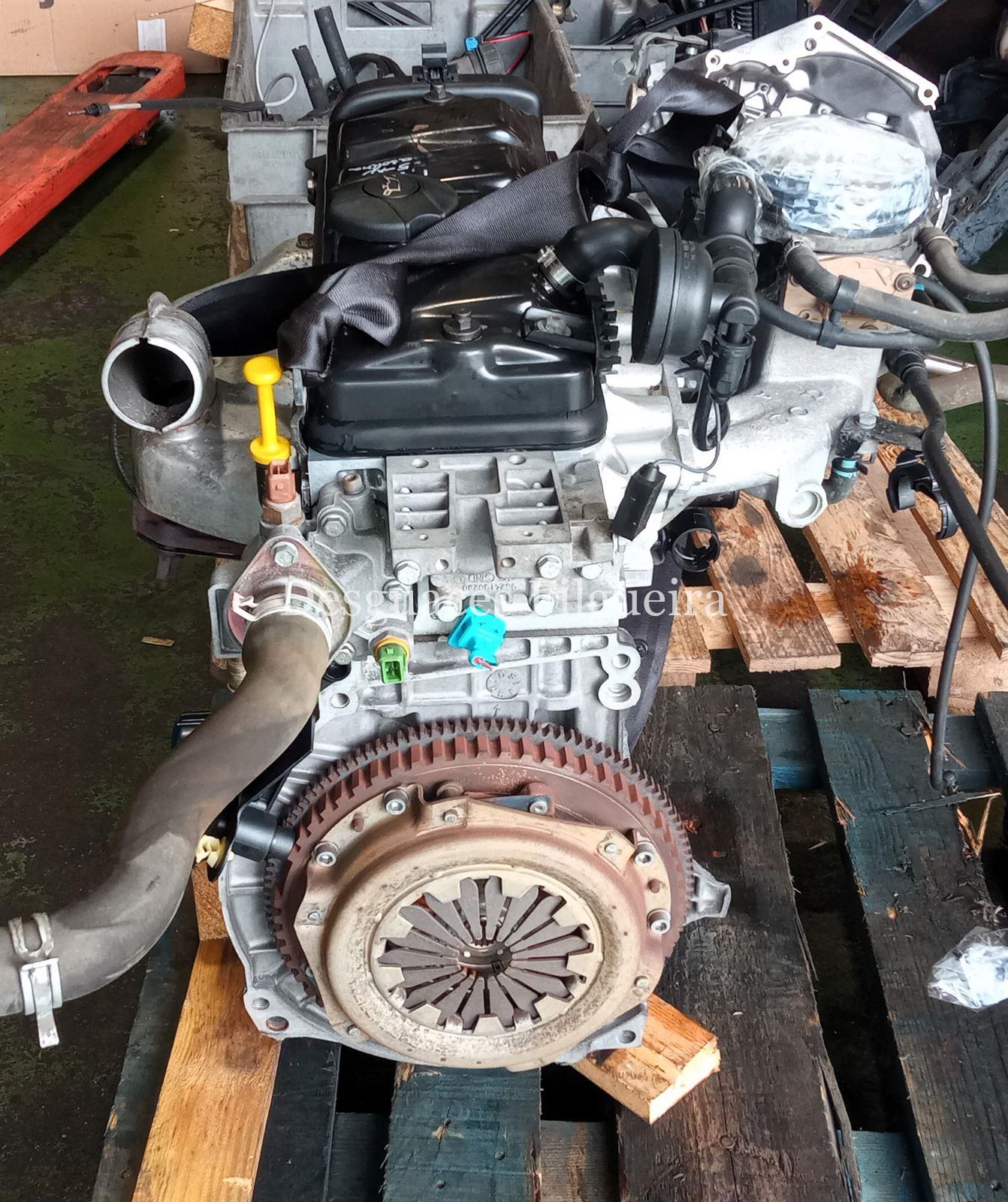 Motor completo de Citroen Saxo 1.1 60cv, código de motor HDZ, año 1999. - Imagen 1