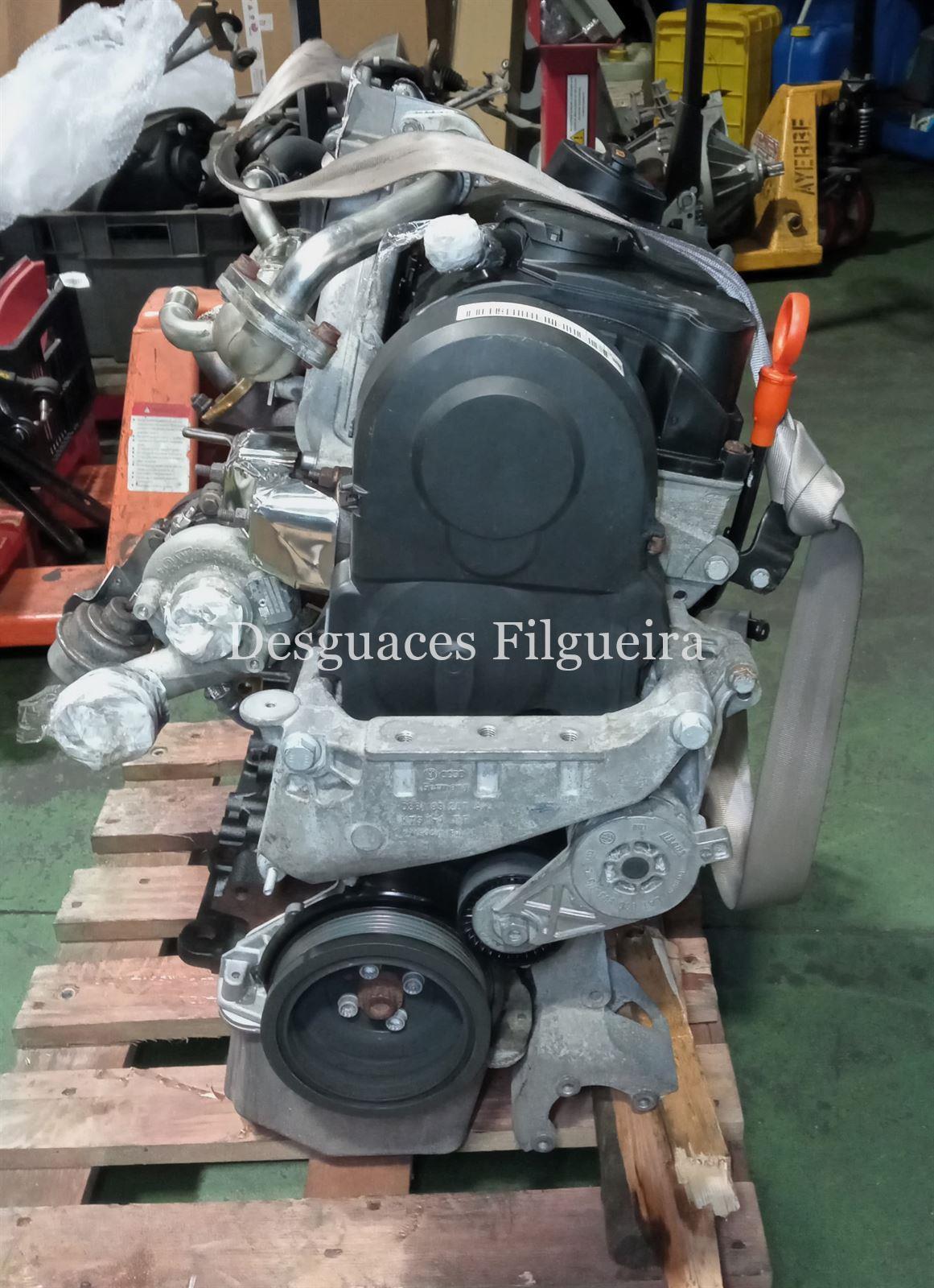 Motor completo de Volkswagen Transporter Furgón T5, 1.9 TDI, 102 cv, código de motor BRS, año 2008. - Imagen 2
