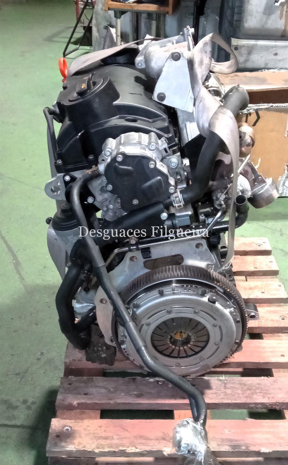 Motor completo de Volkswagen Transporter Furgón T5, 1.9 TDI, 102 cv, código de motor BRS, año 2008. - Imagen 4