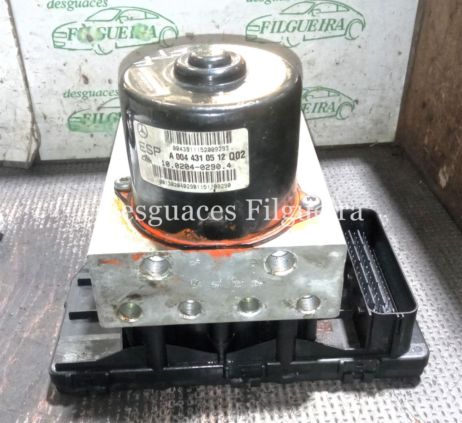 Nucleo ABS de Mercedes-Benz Clase C Sportcoupe 2.2 C 220 CDI, 143 cv, código de motor 611.962, año 2007. - Imagen 5