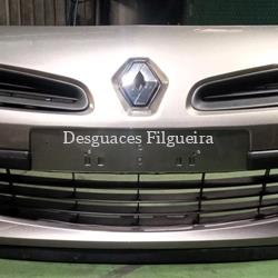 Paragolpes delantero de Renaul Clio III 1.5 dci, 5 puertas, año 2007 - Imagen 1