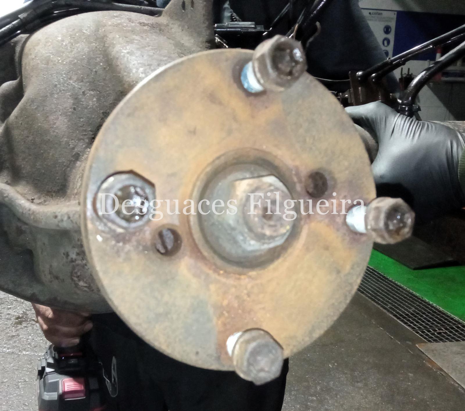 Puente trasero de Ford Transit Furgón 2.4 DI, 90 cv, código de motor D2FA, año 2001. - Imagen 6