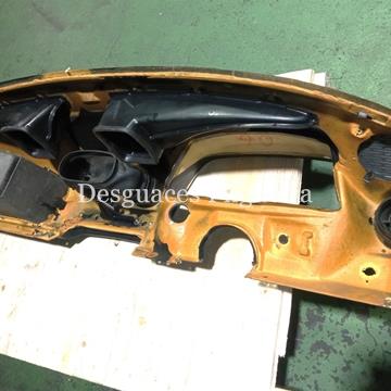 Salpicadero de Mercedes-Benz W 123, 300 D, 88 cv, código de motor OM 617.912, año 1981. - Imagen 2