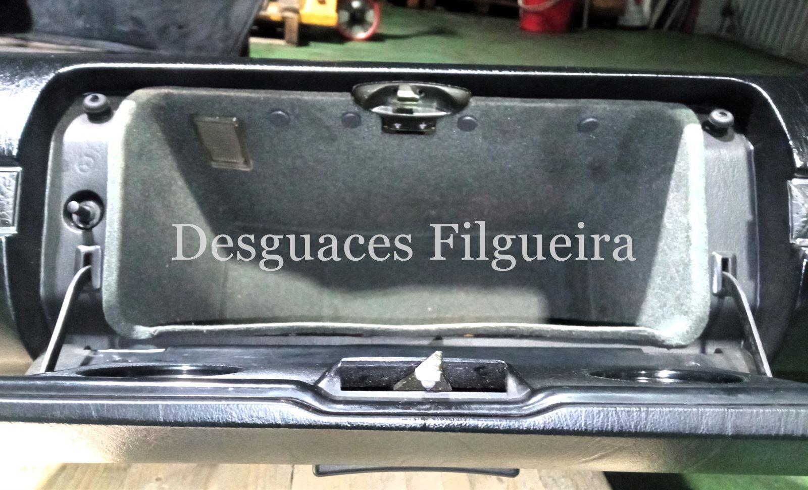 Salpicadero de Mercedes-Benz W 123, 300 D, 88 cv, código de motor OM 617.912, año 1981. - Imagen 6
