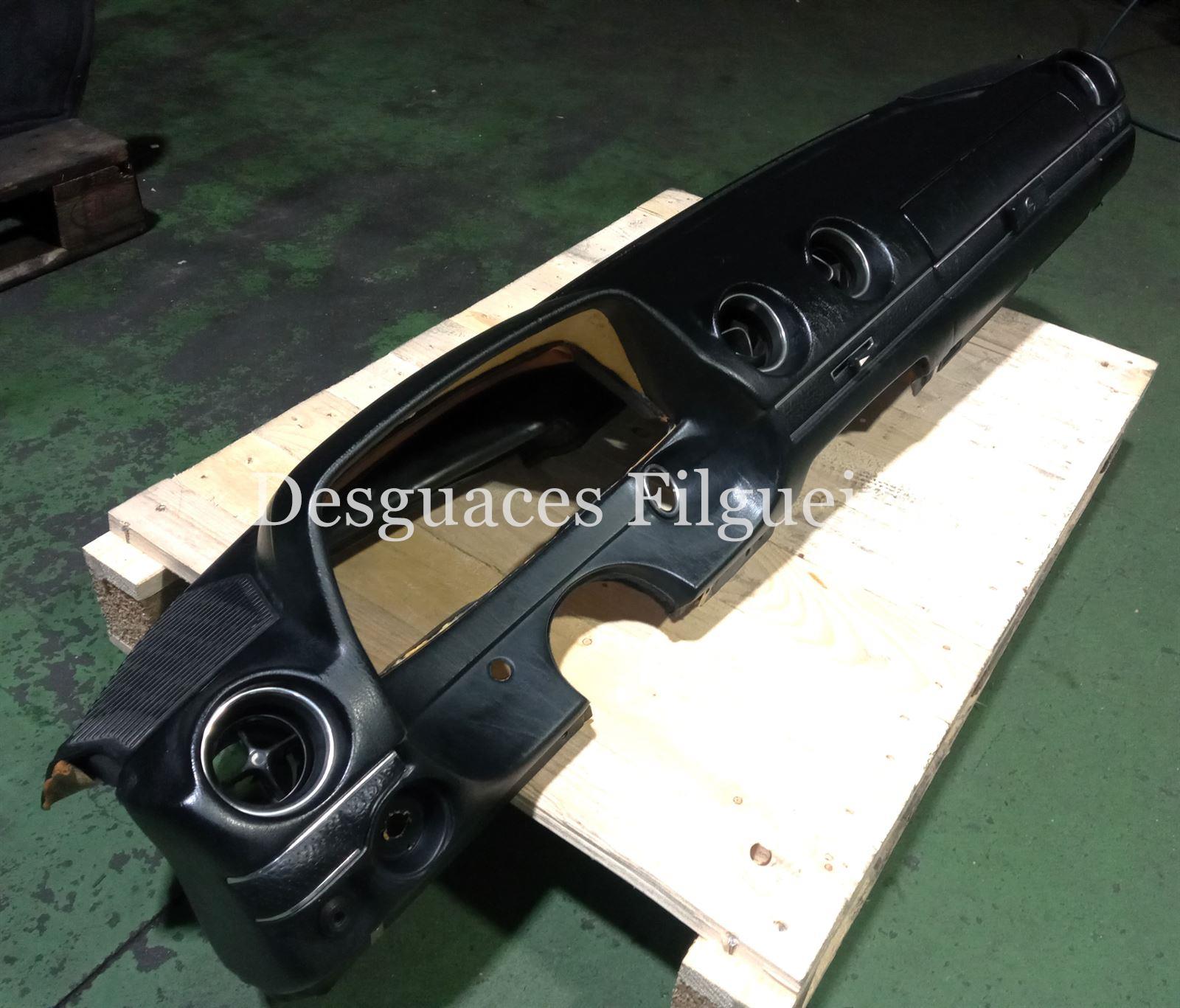 Salpicadero de Mercedes-Benz W 123, 300 D, 88 cv, código de motor OM 617.912, año 1981. - Imagen 9